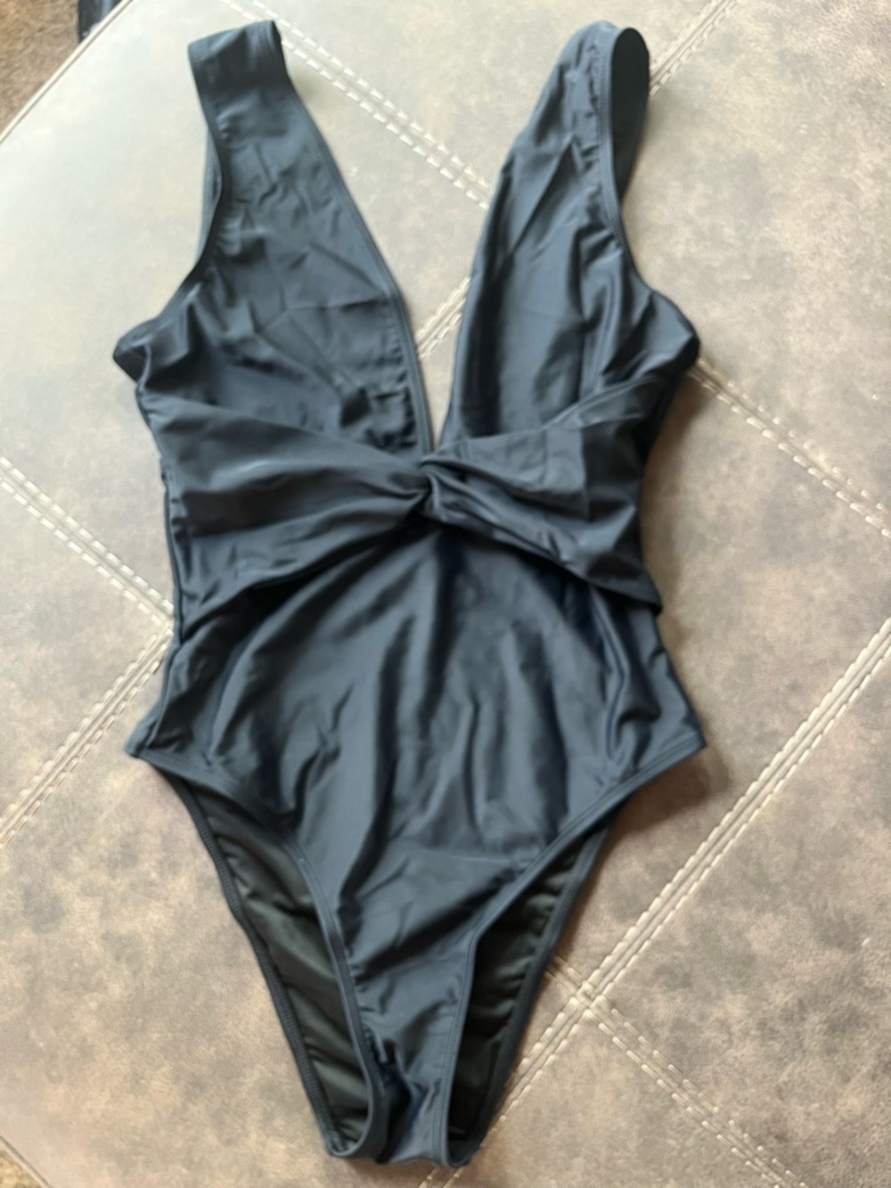 Cupshe Black Twist-Front One-Piece Swimwear